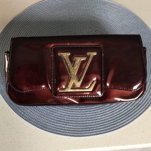 Louis Vuitton Sobe Burgundy Patent Leather Clutch Bag (Pre-Owned)